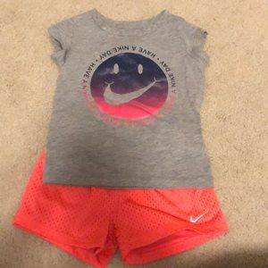 2T Nike 2-piece shirt shirt and shorts set